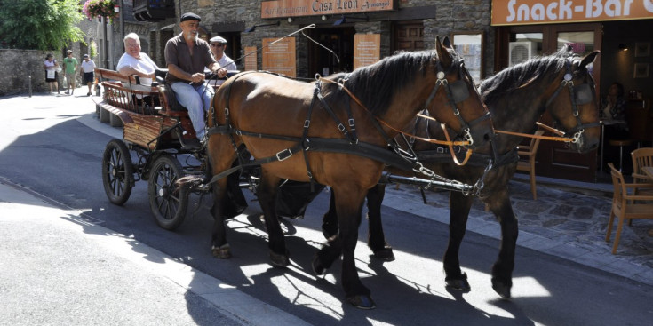 Prova pilot de carruatge arrossegat per cavalls que es va fer l’estiu del 2013 a Ordino.