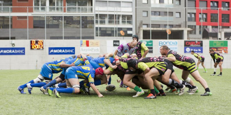 Jugada del partit entre el VPC i el Villeneuve Pareage.