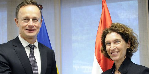 El ministre d’Afers Exteriors hongarès amb la ministra Ubach, ahir.