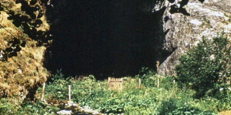 Una imatge exterior de la cova de Kapova.