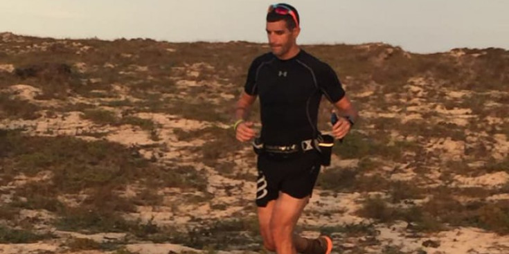 Tommy Casteller corra en la marató de Cap Verd.