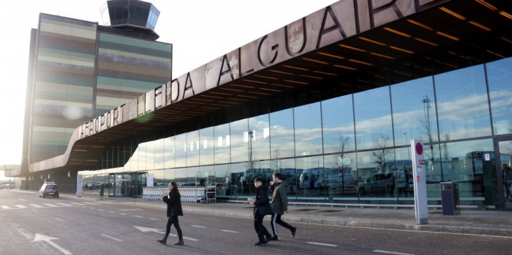 L’entrada a l’aeroport de Lleida-Alguaire.