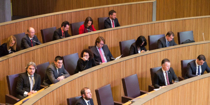 Consellers de l’actual grup mixt i del grup liberal durant una sessió de Consell General el mes de desembre passat.