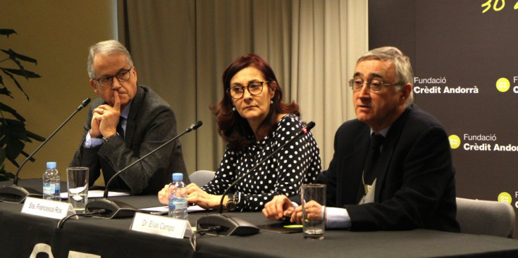 D’esquerra a dreta, Josep Maria Piqué, Francesca Ros i Elías Campo, ahir, a l’edifici Crèdit Centre.