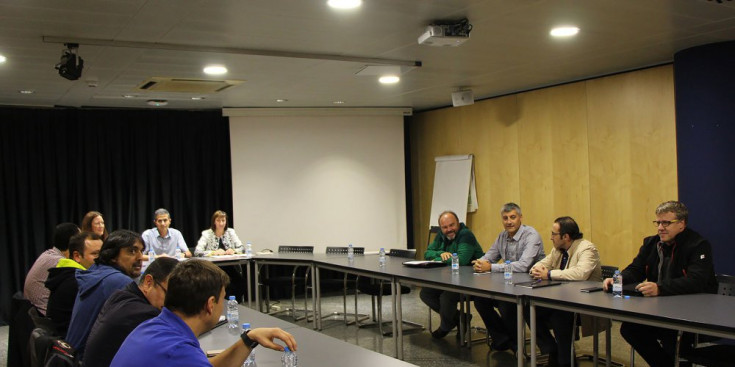 Una de les reunions de la comissió consultiva amb la presència de la ministra Eva Descarrega.