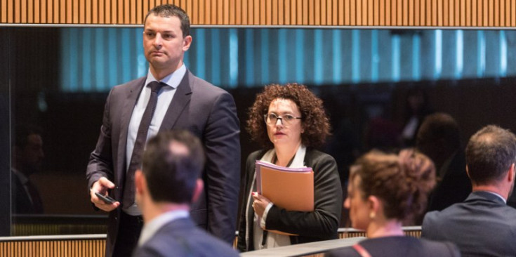 A l’esquerra, el conseller liberal, Jordi Gallardo.