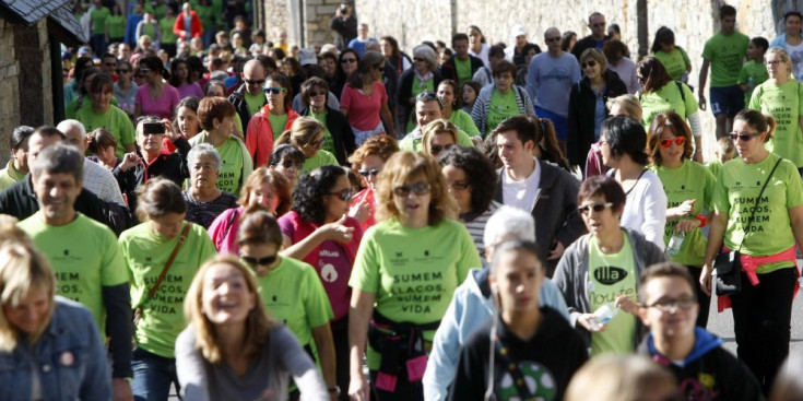 Una imatge d’una de les caminades populars contra el càncer fins a Sant Ermengol.