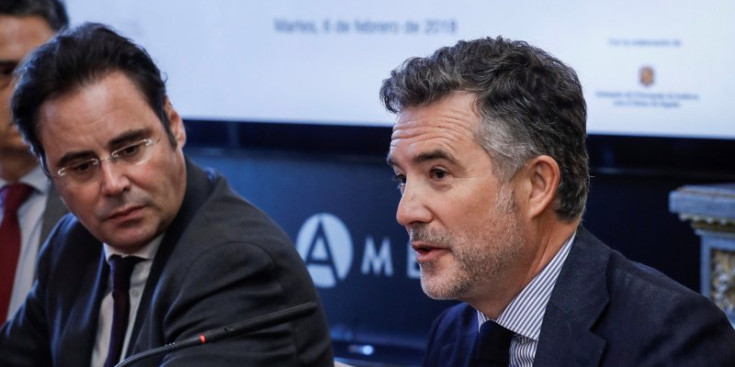 Vicenç Mateu (dreta) al fòrum d’EFE i la Casa d’Amèrica, ahir a Madrid.