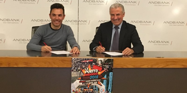 Purito i Cabanes signen l'acord de patrocini entre la marxa cicloturista i Andbank, ahir.