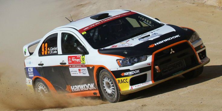 El Mitsubishi de Carchat, dies abans de debutar en competició al Ral·li de Portugal.