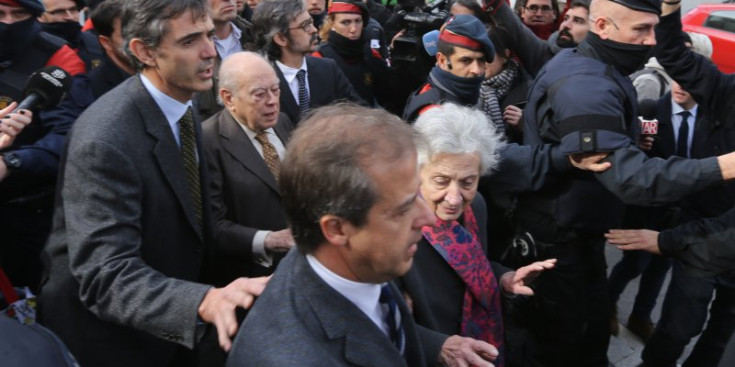 Marta Ferrusola, junt amb l’expresident Jordi Pujol.