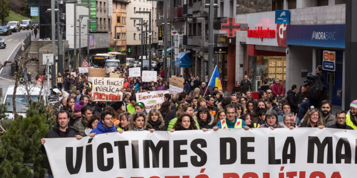 Manifestants el divendres passat, durant la segona jornada de vaga convocada pels sindicats de fucionaris.