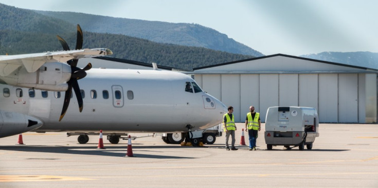 Avió a la pista de l'aeuroport d'Andorra-la Seu d'Urgell.