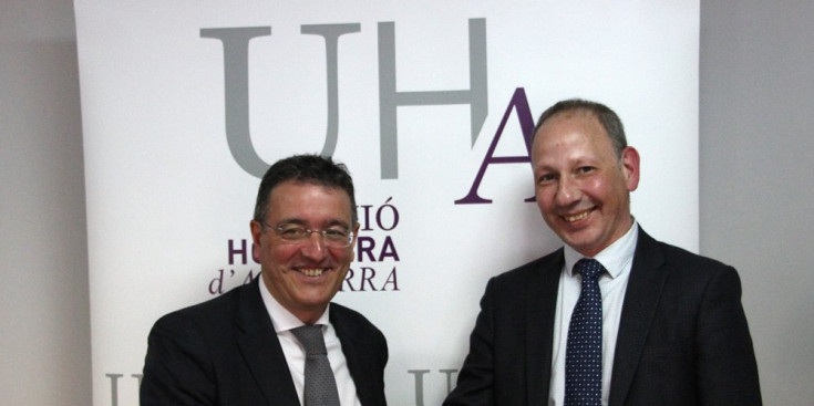 Manel Ara i Carles Ramos després del relleu a la junta de la UHA.