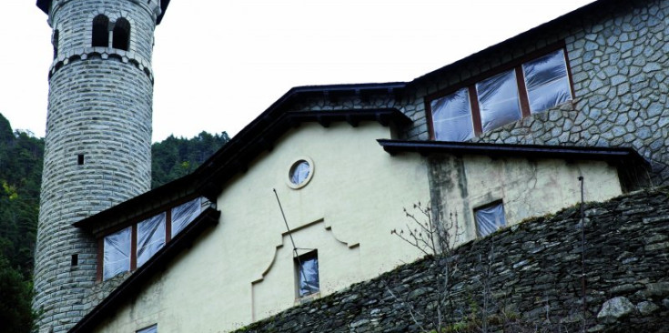 33 Vista exterior de les instal·lacions de Radio Andorra on s’estudia traslladar RTVA.
