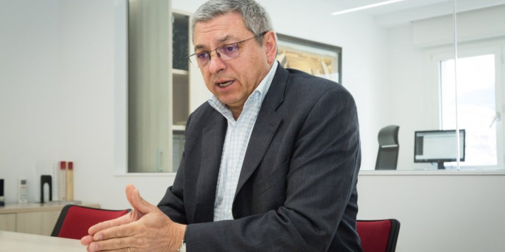 Xavier Bardina en una entrevista a l’oficina del Consell Regulador Andorrà del Joc (CRAJ).