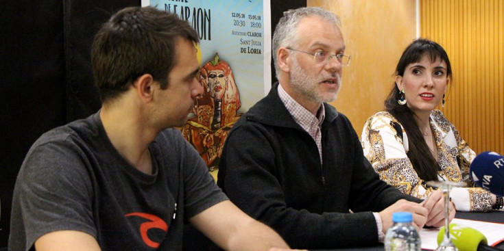 Pla, Roig i Salvador, durant la roda de premsa de presentació de l'obra.