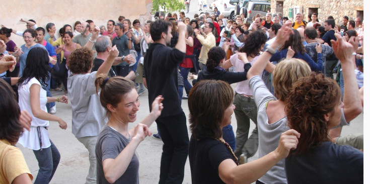 Danses tradicionals en una edició anterior de la Fira i Festa de les Trementinaires, a Tuixent.