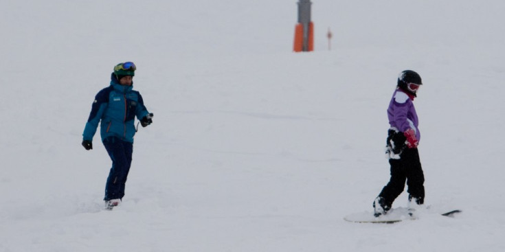 Esquiadors a les pistes de Grandvalira al Pas de la Casa.
