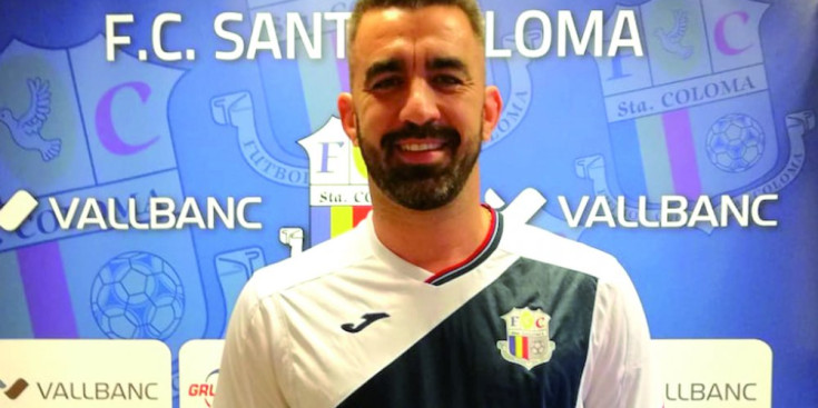 Cédric Faure amb la samarreta del Vallbanc FC Santa Coloma.