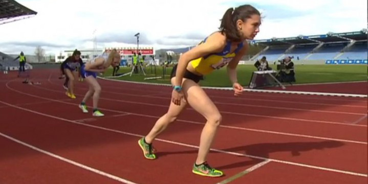 Isús, en el moment de prendre la sortida de la prova dels 800 metres.