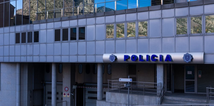 L’entrada de l’edifici administratiu de la Policia.