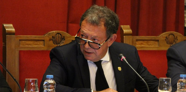 El cònsol major, Josep Miquel Vila, durant la sessió ordinària del consell de comú.