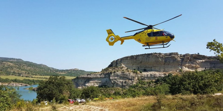 Un helicòpter sobrevola la zona del Congost de Mont-rebei.