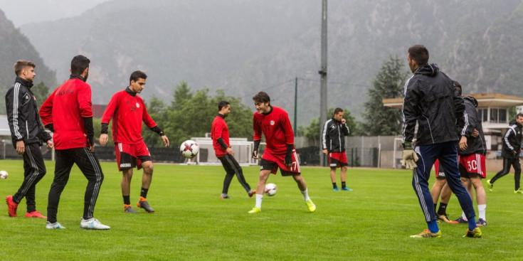 Rebés, Alàez i Cervós, en un entrenament de la selecció a l’Estadi Comunal.