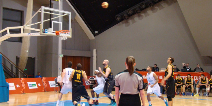 Salt inicial del partit d’ahir entre Luxemburg i Andorra.