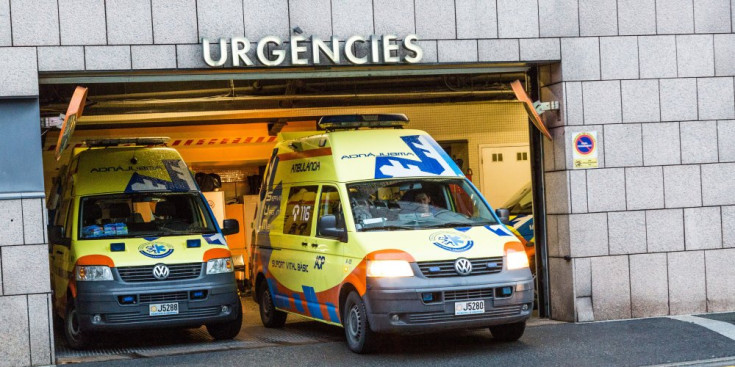 Ambulàncies a la zona d'Urgències de l'Hospital.