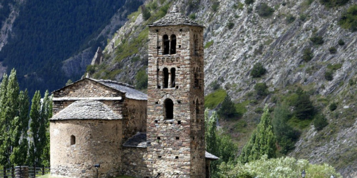 Vista de l’església de Sant Joan de Caselles a Canillo.