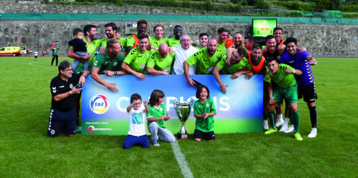 La UE Sant Julià celebra la Supercopa d’Andorra a l’Estadi Comunal, avui.