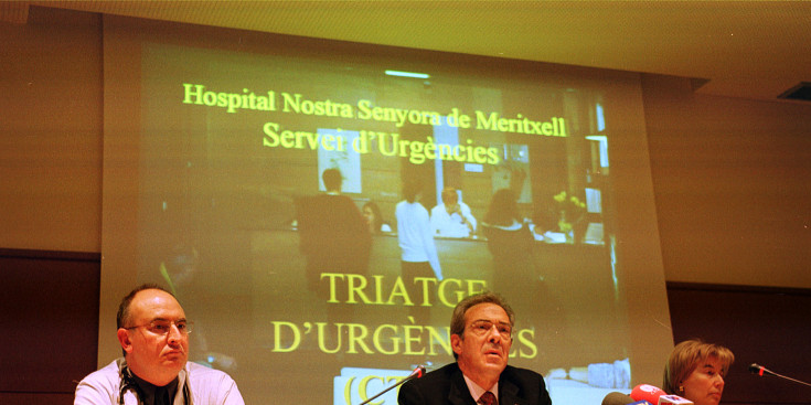 Presentació del sistema de triatge, el 2001, amb l'acomiadat a l'esquerra de l'imatge.
