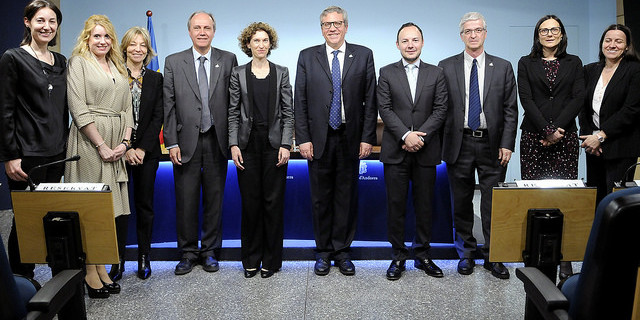 Membres del Govern i de la comunitat de Sant Egidi, el dia de l’acord.