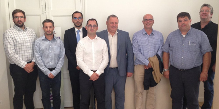 Delegació andorrana amb els representants de l’associació Qualit’EnR.