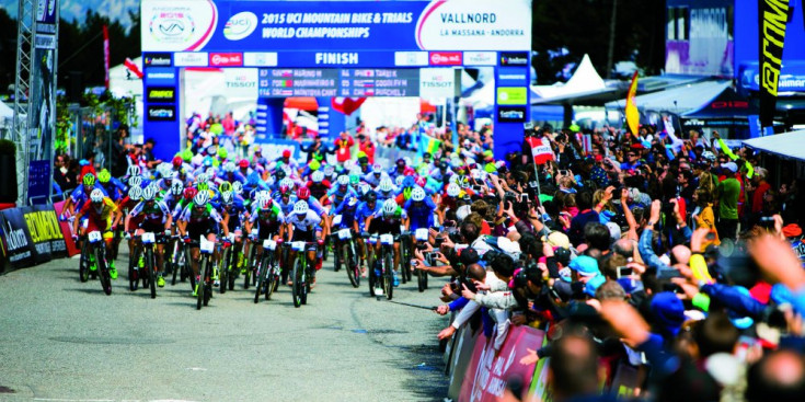 Els millors ciclistes prenen la sortida del Mundial de ‘cross-country’ celebrat a l’estació de Vallnord l’any 2015.