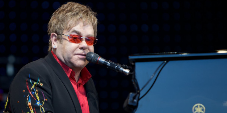 El cantant, pianista i compositor, Elton John, durant una actuació.