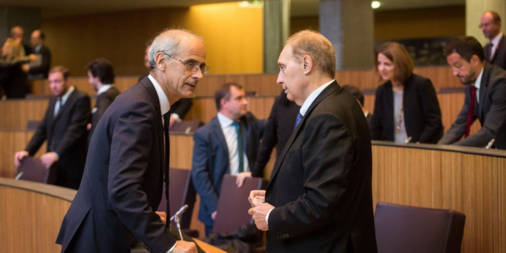 El cap de Govern i Josep Pintat parlen en una sessió anterior del Consell General.