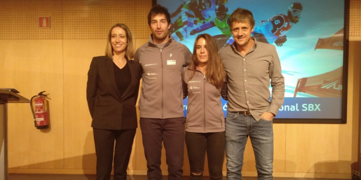 Mireia Maestre, Lluís Marín, Maeva Estévez i Carles Visa a la seu de MoraBanc, ahir.