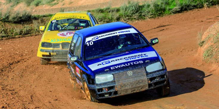 Joan Vinyes pilota el VW Golf a Lleida, diumenge.