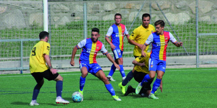 Aláez, Ferré i Joel juguent un partit de la temporada contra el Tàrrega.