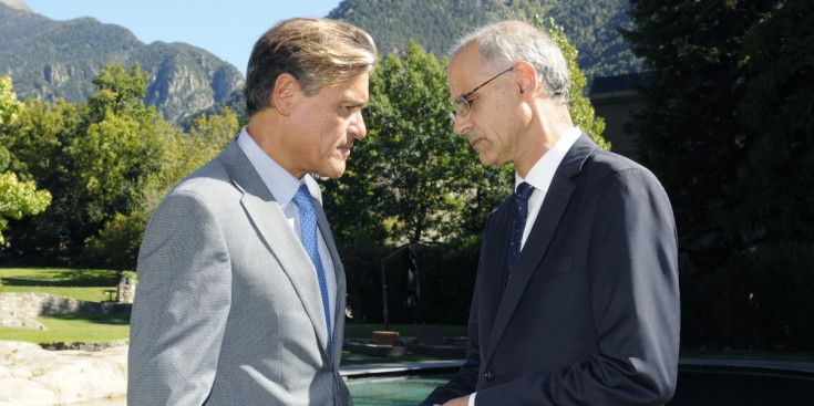 L’eurodiputat Juan Fernando López Aguilar amb el cap de Govern, Toni Martí, en la seva visita al Principat a l'octubre.