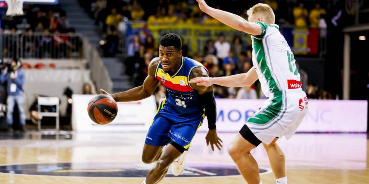 Ennis en una acció del partit contra l'Unicaja.