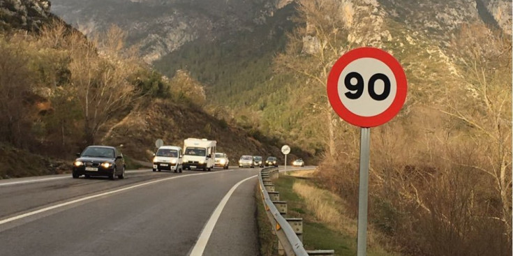 Marxa lenta a la C-14 a l'altura d'Organyà per protestar contra la detenció de Carles Puigdemont.