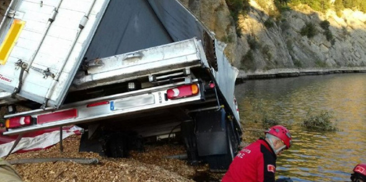 El camió sinistrat al pont de Peramola