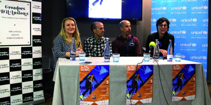 Anna Parramon, Marc i Òscar Casal i la directora d’Unicef Andorra, Marta Alberch, ahir.