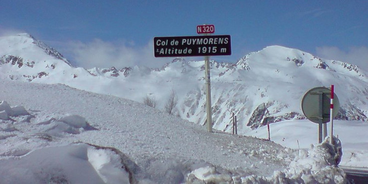 La carretera que creua el Coll de Pimorent, a 1915 metres d’altitud.