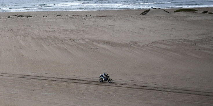 El pilot resident Adrien Van Beveren, durant la vuitena etapa del Dakar, ahir.