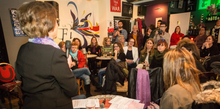 Reunió constitutiva del col·lectiu Acció Feminista, el passat febrer.